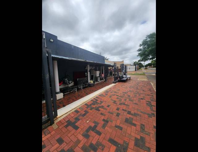 BUSINESS FOR SALE IN LAUDIUM